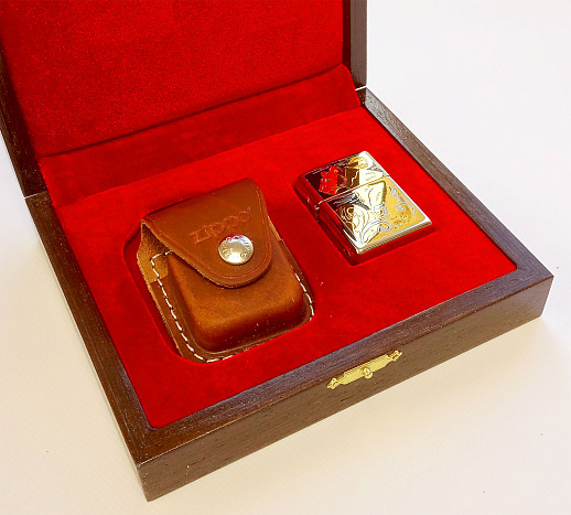 Сувенирная зажигалка Zippo "Вожак и стая"